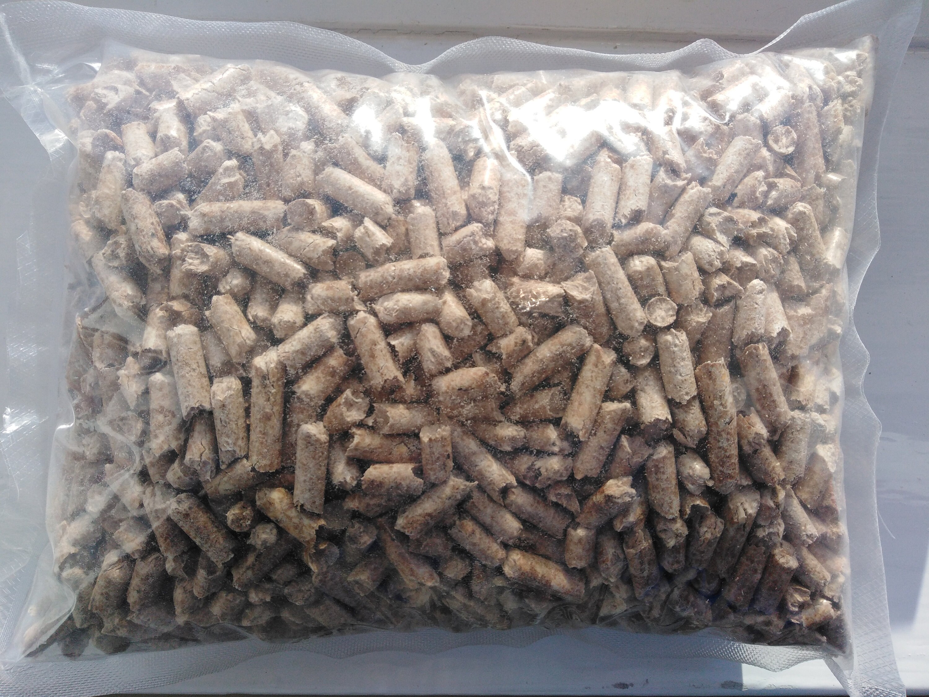 Hardwood Oak Pellets Sawdust for Woodloving Mushrooms Like LIONS MANE