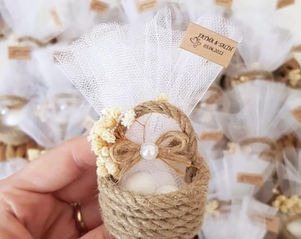 Wicker Basket Wedding Favors: Elegant Candy Gift for Guests