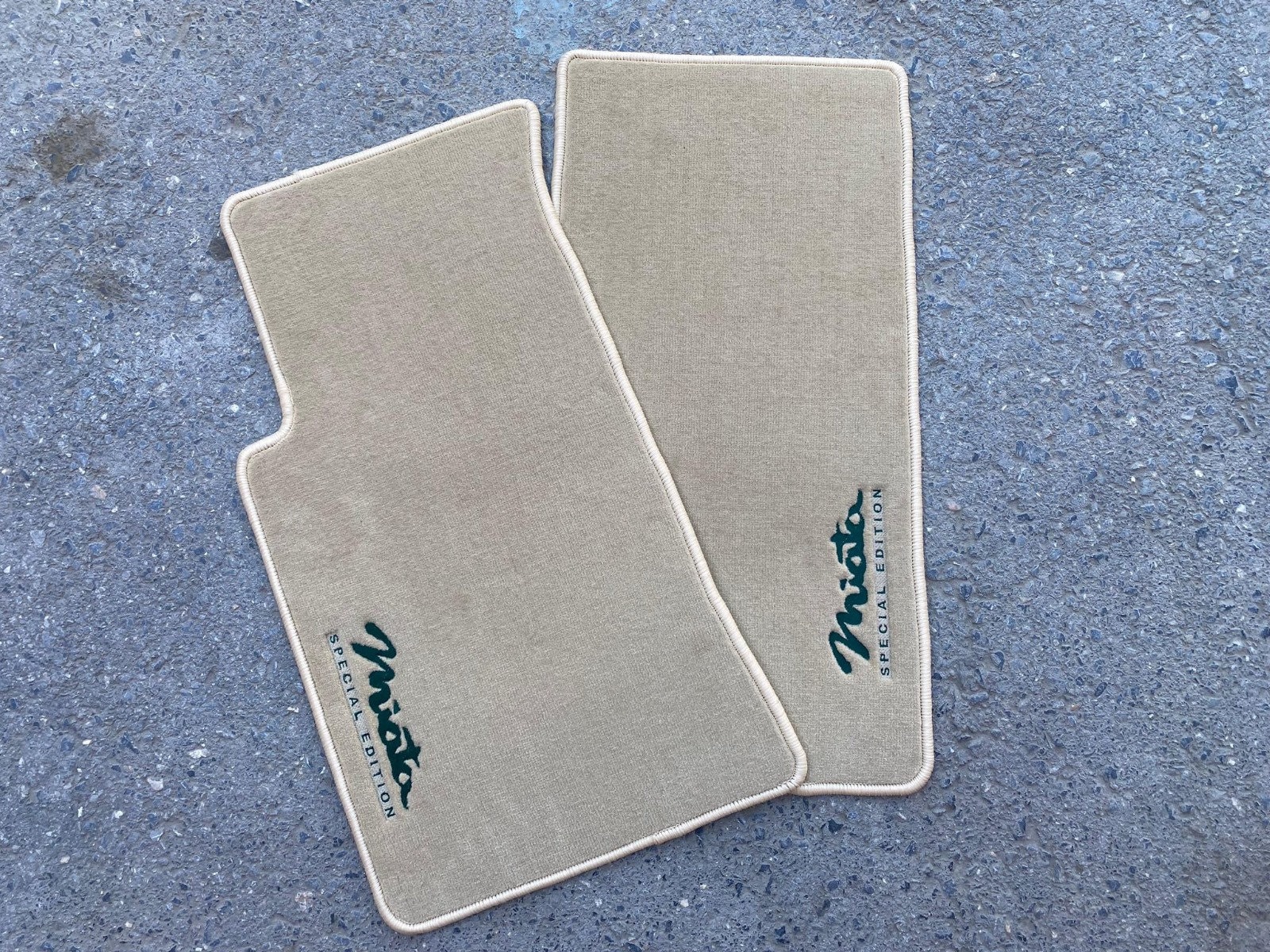 Alfombrillas De Terciopelo Personalizadas Para Mazda MX-5 Miata NB 1999-2005 - Negras, 2 Piezas, Antideslizantes