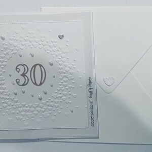 Carte de mariage en perles / 30 / blanc / perles / minimaliste * nom et date personnalisés petit cœur en perles