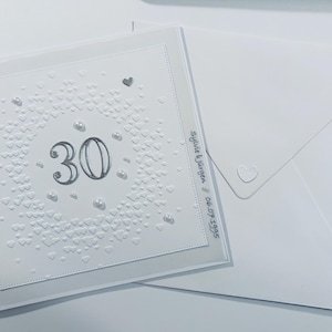 Parelhuwelijkskaart / 30 / wit / parels / minimalistisch * gepersonaliseerde naam & datum parel klein hartje