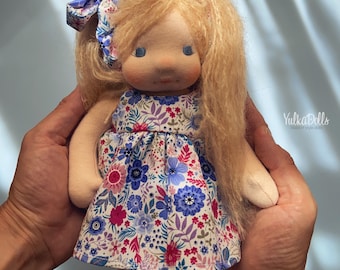 Boneca estilo Waldorf de 23 cm (9 polegadas), boneca Steiner feita sob encomenda.