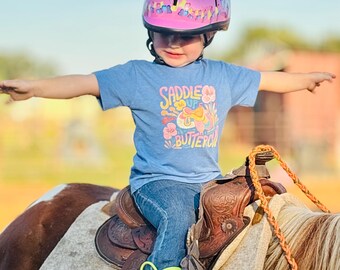 Maglietta a maniche corte per bambini piccoli da cowgirl, maglietta da rodeo western per bambini, maglietta Saddle Up Buttercup, abbigliamento country western per bambini, tema cowboy per bambini piccoli