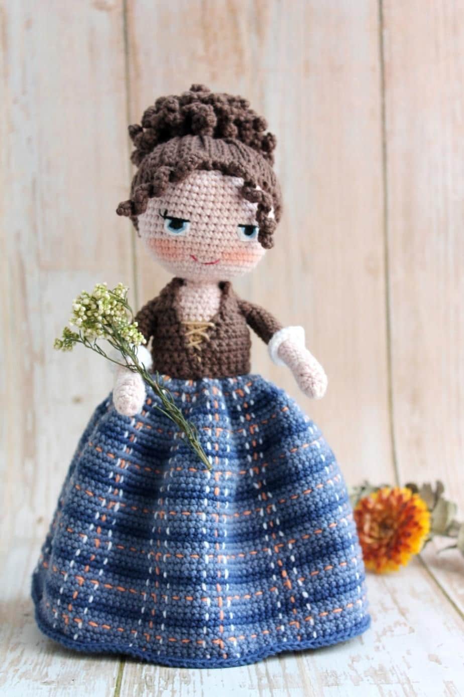 30 Outlander Crochet Patterns for Shawls, Wraps, Capelets, and Cozy Accessories 30 Claire Fraser Amigurumi Pattern in Spanish and English