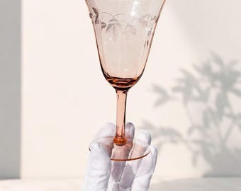 Elegantes Vintage-Glaswarenset aus der Zeit der Weltwirtschaftskrise in Rosa – Wein-, Saft- und Wassergläser (2er-Set) – mundgeblasenes Glas mit optischer Paneeloptik
