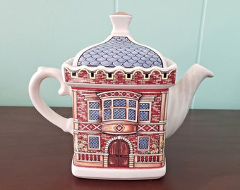 Vintage Sadler Elizabethan House Collectable Teapot from English Country Houses Series, Collectors Edition