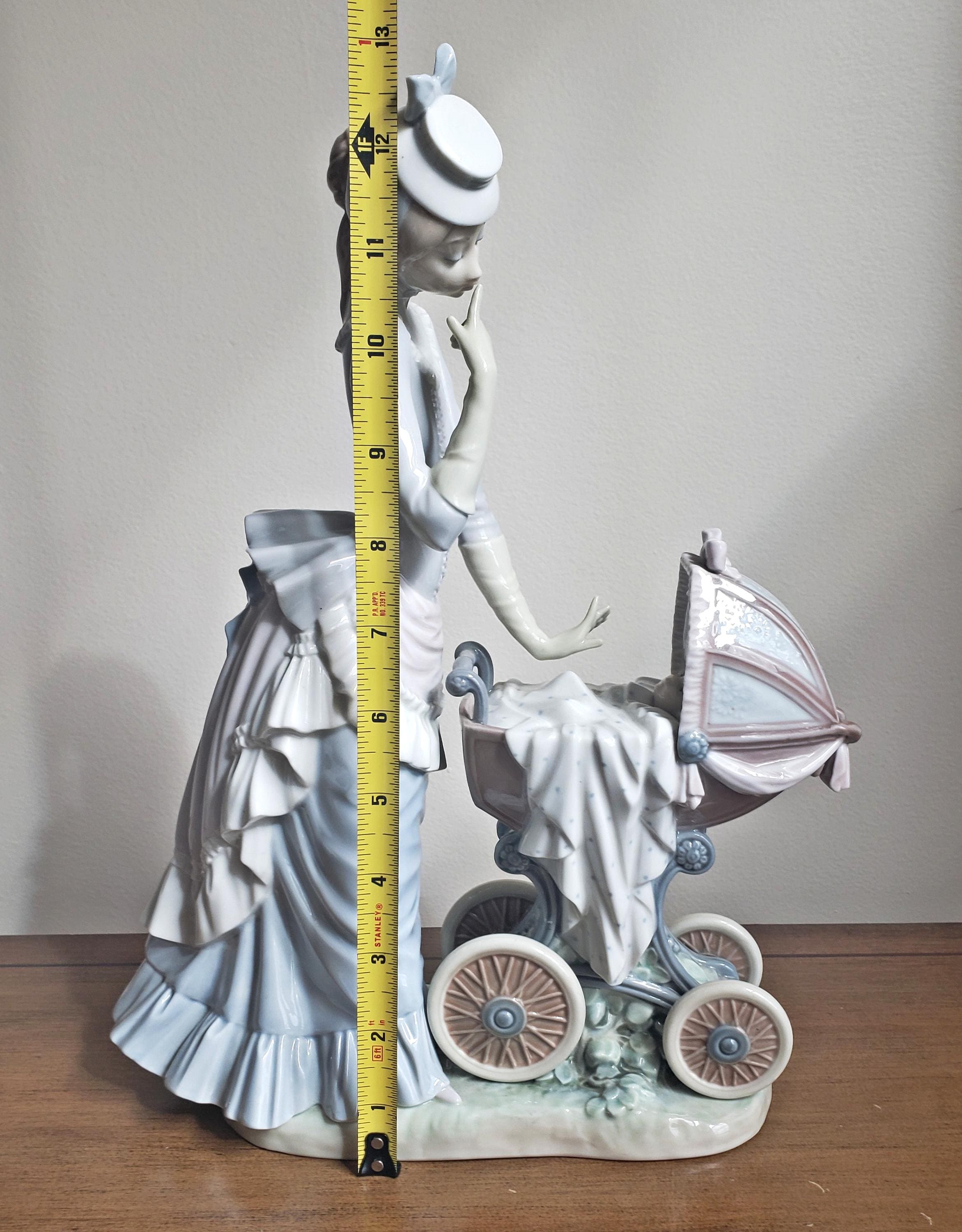 Retired Lladro Figurine – 