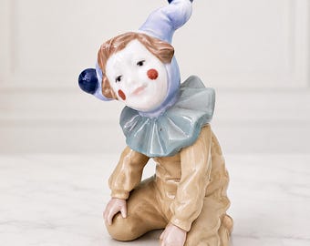 Vintage NAO by Lladró Kneeling Jester Figurine,  Hand Made in Spain, 5" Porcelain Clown Joy # 1067
