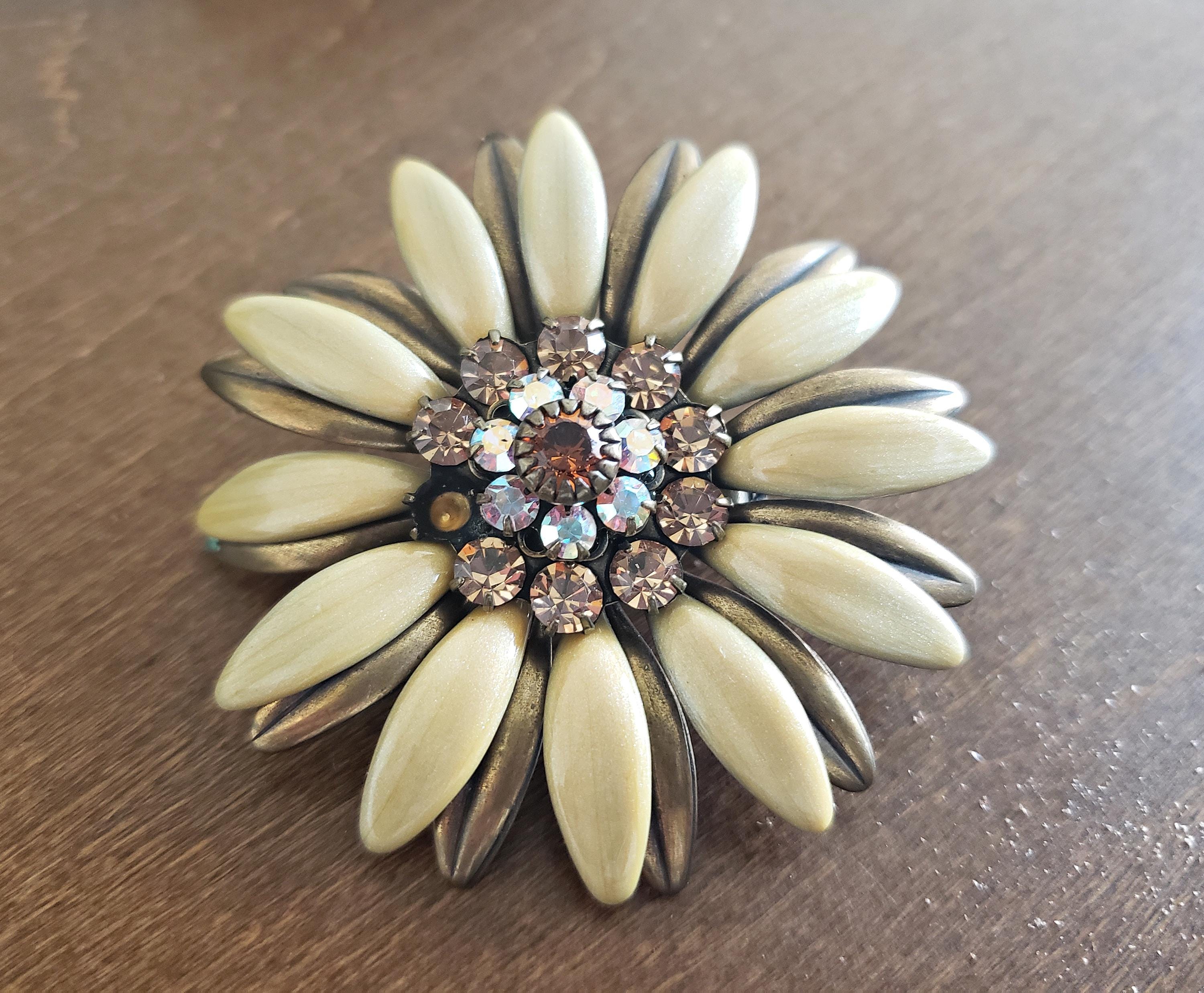 vintage brooch ୨୧ *✵ ヴィンテージ ブローチ (f) Vintage Brooches