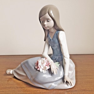 LLADRO figurine #5071 Nostalgia - Girl with Flowers Sitting on Ground - Retired Lladro circa 1980s - Sentimental gift - Lladro Collection