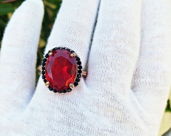 Vintage-looking Fashion Ring with Faux Ruby with Faux Black Spinel, Rose Goldtone, Cocktail Ring, size 7