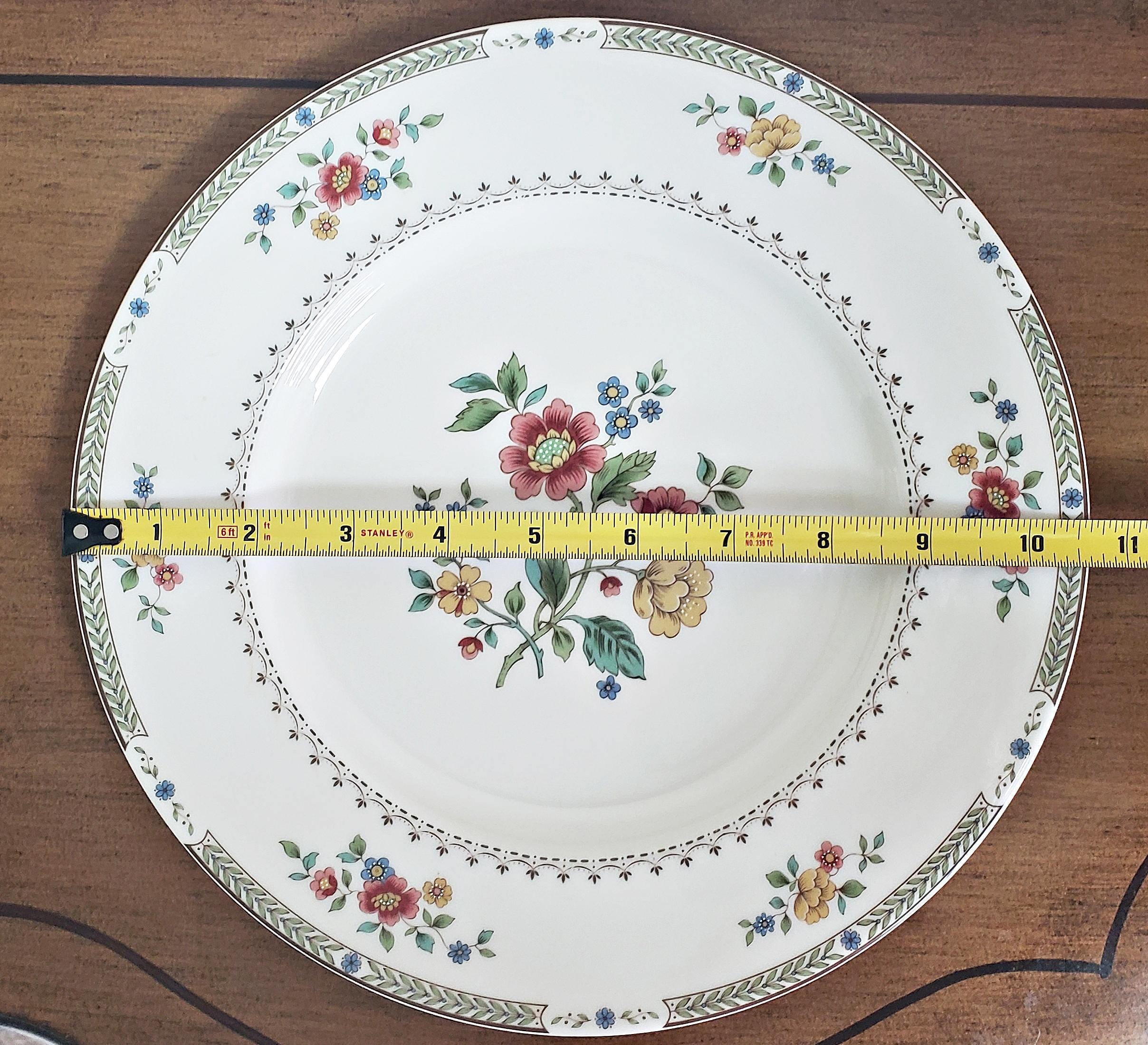 Royal Doulton Kingswood TC1115 Fine China Dinner Plates – 1976