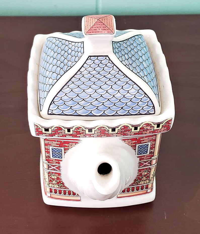 Vintage Sadler Elizabethan House Collectable Teapot From English