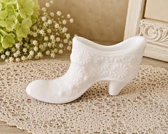 Vintage Milk Glass Shoe – Daisy & Button  Pattern -  Mid Century Glass Collectible