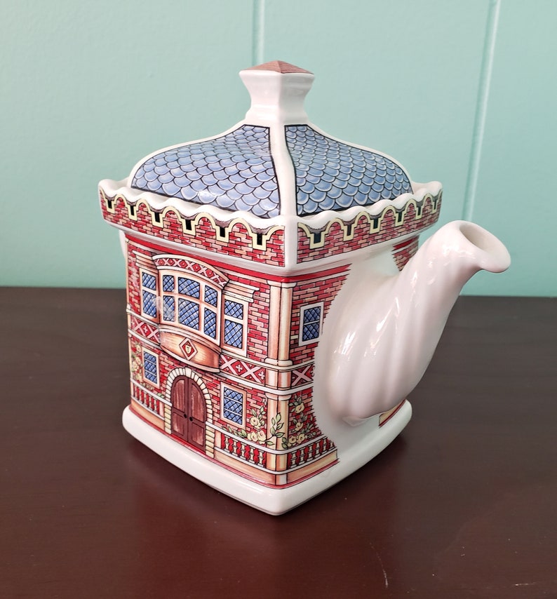Vintage Sadler Elizabethan House Collectable Teapot From English