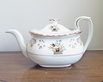 Vintage Wedgwood Bone China Teapot – Bianca Pattern, Williamsburg Mark, Large Size