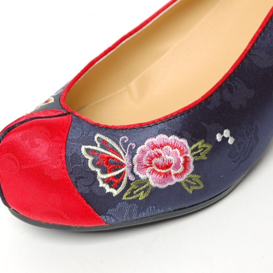 pointed toe ballet pumps