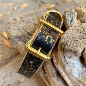 Handgemaakte zwart-gouden leren hondenhalsband: duurzaam dagelijks gebruik