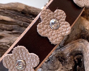 Pretty leather collar with blossoms, sparkly dog collar, leather collar girl dog.