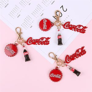 Llavero inspirado en Coca Cola / Adornos colgantes con forma de botella y tapa de botella de Coca Cola / Perfecto para mochilas, llaves, bolsos y más