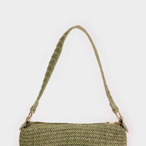 Bolso tote de rafia de crochet: estilo Miu Miu con detalle de corazón