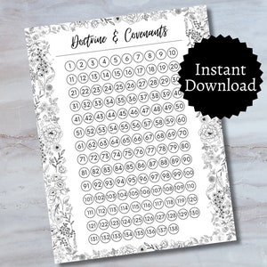 Op de afbeelding: Een afdrukbare zwart-witte checklist om het Schriftstudie van de Leer en Verbonden te volgen. De checklist heeft een bloemmotief en de nummers 1 tot en met 138.