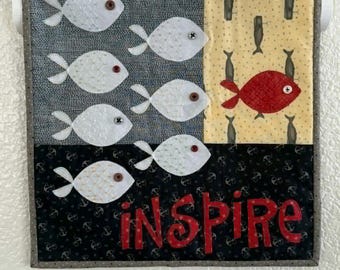 Mini tapiz de pared de verano (junio), con apliques de peces hechos a mano, 35,5 x 35,5 cm.