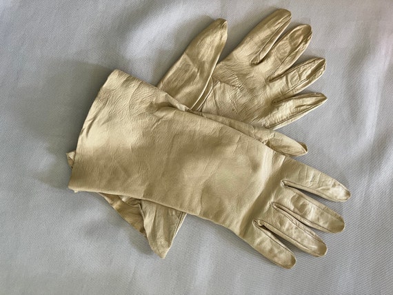 Vintage White Kid Leather Gloves Small Size Wrist… - image 2