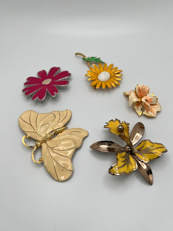 Five Enamel on Metal Brooches: Cerritos Original O