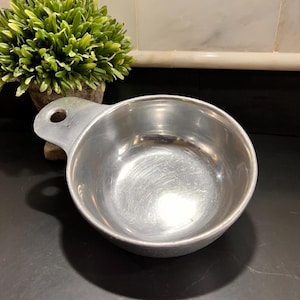 Vintage Wilton Armetale Plough Tavern 14 Ounce Porringer 5&quot; Bowl with Handle Wilton-Columbia 1976 Made In USA