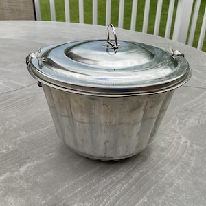 Vintage Steamed Pudding Mold with Lid, Metal Christmas Pudding Pan with Center Tube