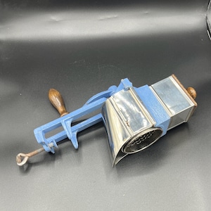 Vintage Stahlreiber Rotary Food Grater, sky blue