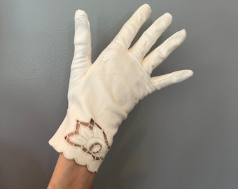 White Kid Leather Gloves with Floral Cutwork, Wedding Gloves, Vintage Women’s Gloves Scalloped Hem