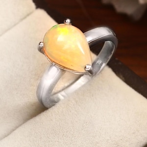 Anillo de ópalo de fuego amarillo, anillo de ópalo etíope, anillo de cabujón de pera, anillo de piedra preciosa natural, piedra de nacimiento de octubre, anillo de plata hecho a mano, anillo de regalo