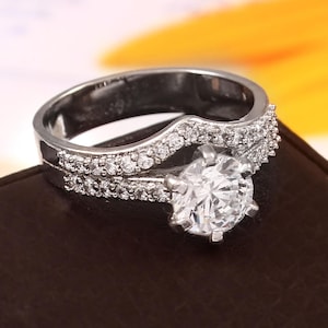 Round Moissanite Engagement Ring, 925 Sterling Silver Moissanite Ring, Dainty Moissanite Ring, Moissanite Solitaire Ring, Moissanite Ring