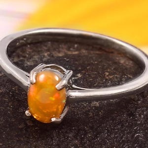 Solide 925 Sterling Silber Ring Feueropal Ring Opal Oval Ring für Frauen Zierliche Ring Valentinstag Geschenk Feminine Design Ringe für ihren Schmuck