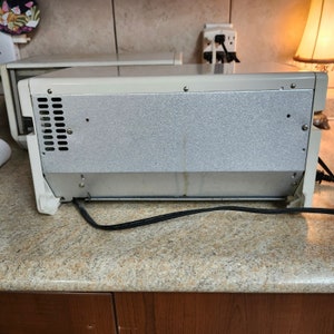 Vintage Black & Decker Toaster Oven TRO 200 TY5 Bake Toast w Baking Pan Manual Bild 5