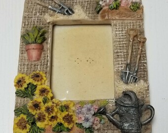 55 3D Picture Frame is 5.5 x 4.5 Holds 3.25 x 2.25 Photo Gardening Flowers Tool