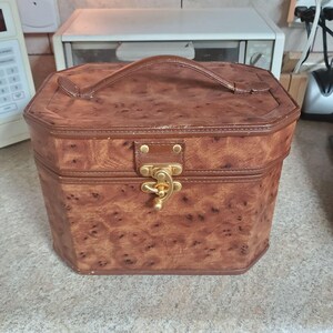 Bentony Brown Trousse de voyage à pieds pour maquillage, cosmétiques et bijoux, miroir amovible et plateau