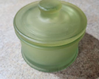 Cherison Heavy Green Glass Trinket Powder Candle Jar with Lid  4.25" w 3.5" tall