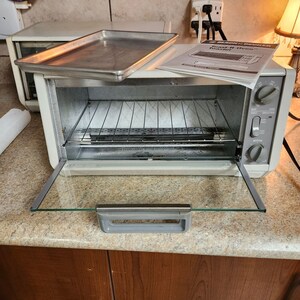 Vintage Black & Decker Toaster Oven TRO 200 TY5 Bake Toast w Baking Pan Manual Bild 1