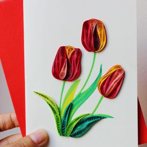 Cartão de tulipa artesanal / Cartões de papel trançado - feitos de papel de alta qualidade / Cartão feito à mão / Presente para ela / Tulipa para a mãe / Cartões comemorativos