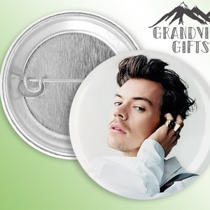 Harry Styles 1.5&quot; pinback button, Harry En Vogue!
