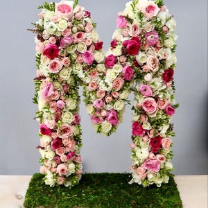 letras de madeira com flores
