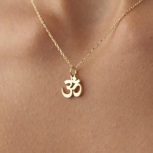 Tiny Om Chain Necklace, 18K Gold Meditation Symbol Jewelry, Perfect Yoga Lover Gift, Yoga Jewelry for Bestfriend, Spiritual Om Jewelry Gift