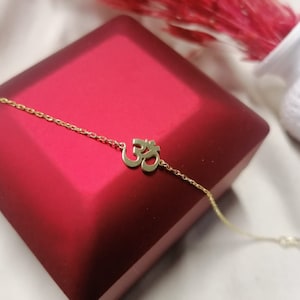 Tiny Om Chain Bracelet, Meditation Symbol Bracelet, Yoga Jewelry Gifts, Gifts for Bestfriend, Om Jewelry, Gifts for Yoga Lover image 6