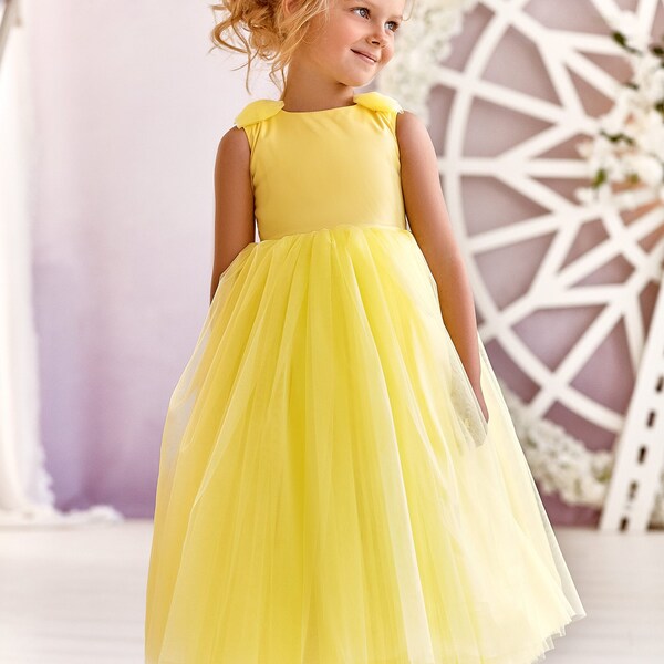 Robe jaune de fille de fleur, robe jaune d’enfant en bas âge, tulle de robe de fille de fleur, robe jaune de tulle, petite fille de robe d’anniversaire, robe de fille de dentelle