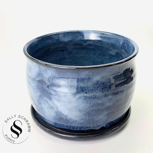 Handgetöpferter Keramik Übertopf: 18 cm Midnight Mist Planter