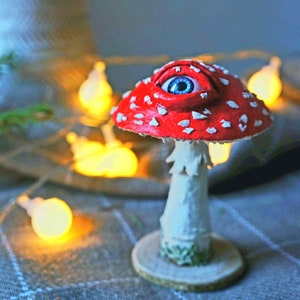 Figurine champignon trippy : Amanite magique, sculpture de champignons effrayants