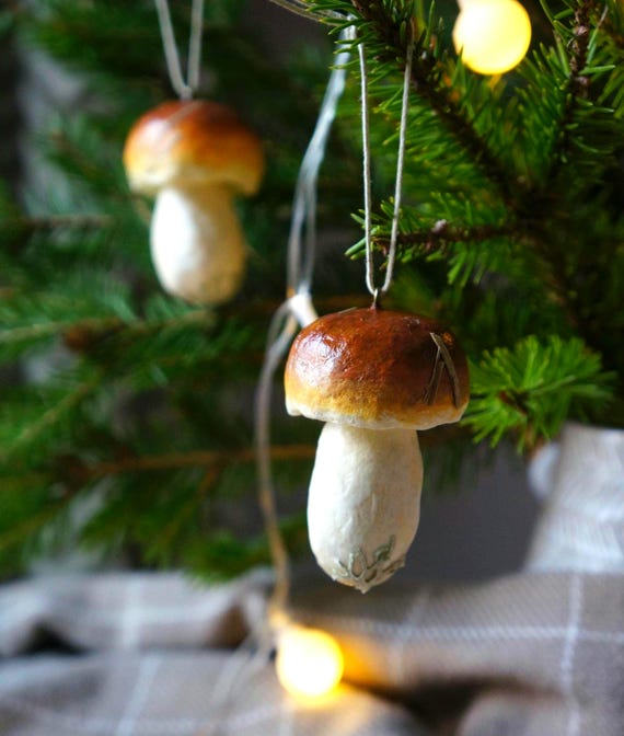 ヴィンテージ風キノコのクリスマスオーナメントセット：手作りの陶器製 